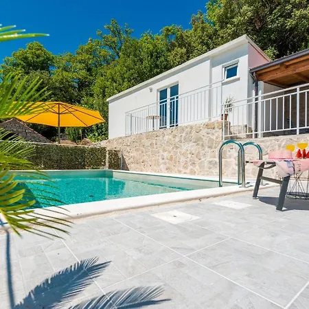 Holiday home 2 Bedroom Pet Friendly In *