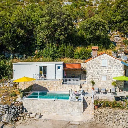 2 Bedroom Pet Friendly In Dubravica Holiday home *