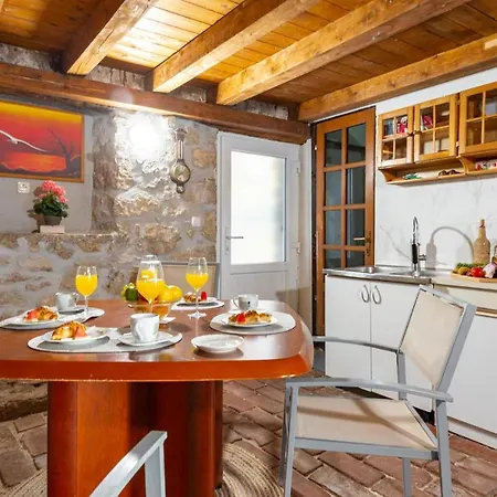 2 Bedroom Pet Friendly In Dubravica *