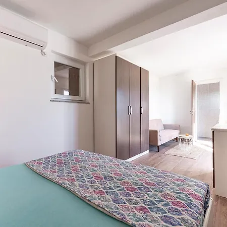 Holiday home 2 Bedroom Pet Friendly In Dubravica *
