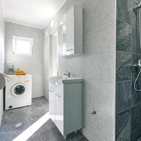 Holiday home 2 Bedroom Pet Friendly In *