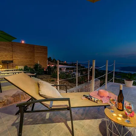 2 Bedroom Pet Friendly In Dubravica Holiday home