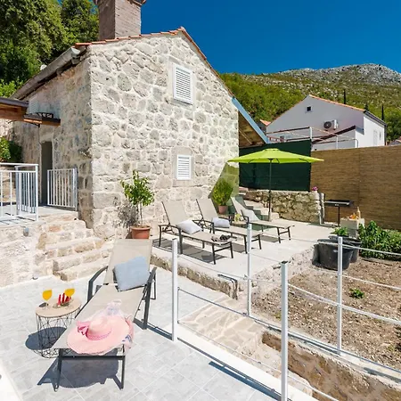 2 Bedroom Amazing In Casa vacanze